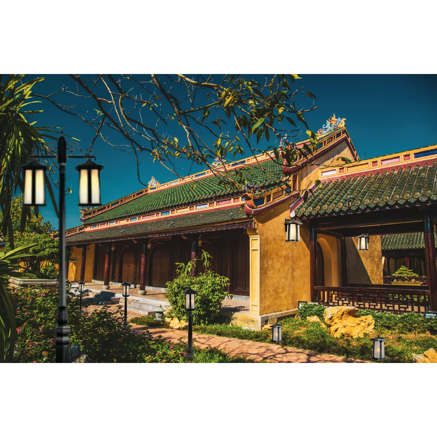 Ultralight LED Outdoor Light - Imperial Style E27 IP44 (0212-Family)