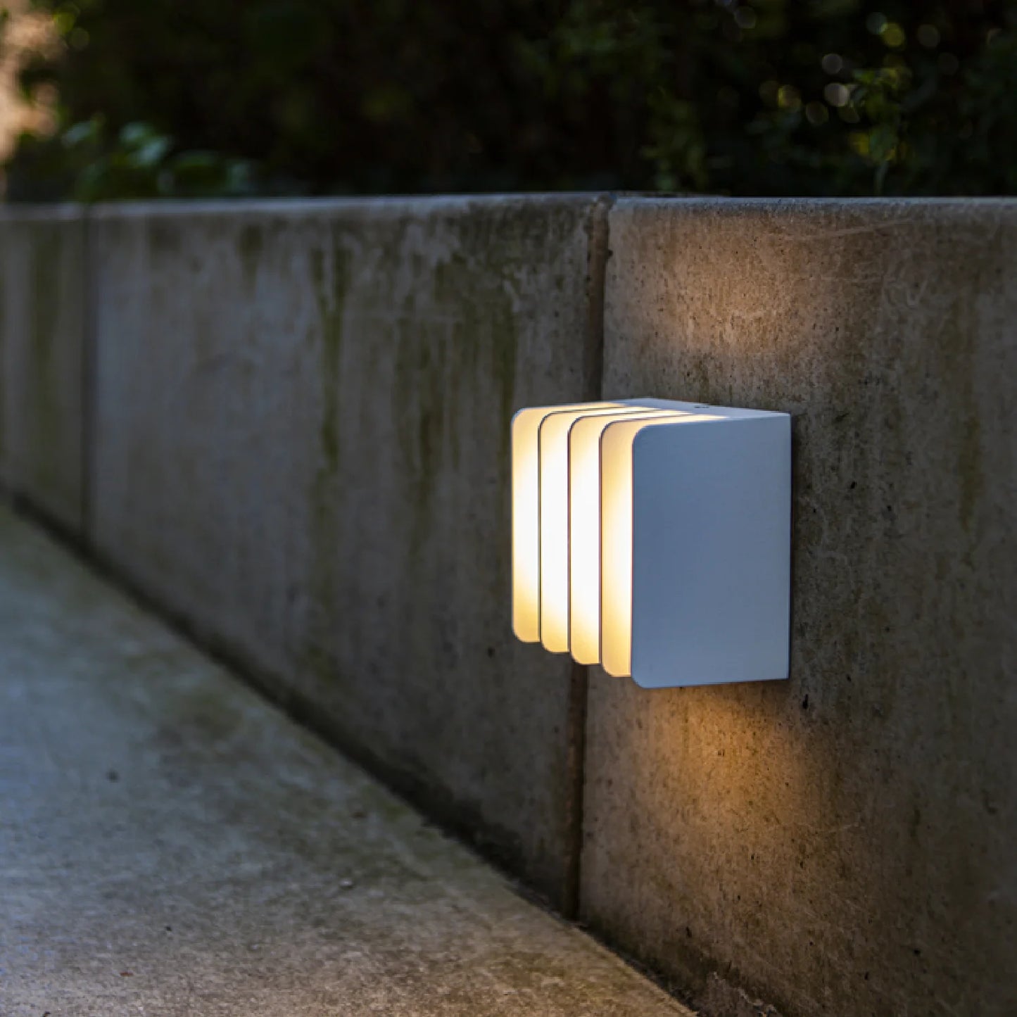 LED WALL LIGHT (UTL-OT-1469) – Modern Outdoor Wall Fixture - IP54 Protection