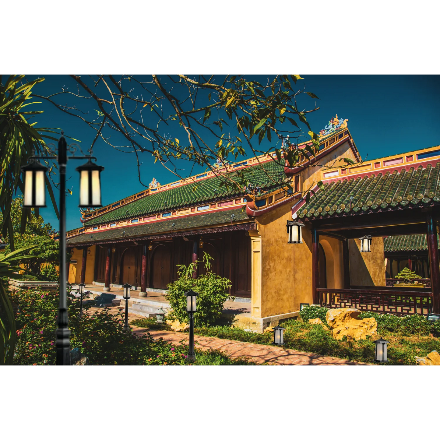 Ultralight LED Outdoor Light - Imperial Style E27 IP44 (0212-Family)